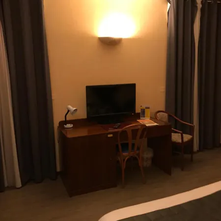 Готель Vesuvio 4*