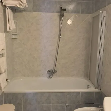 Vesuvio Otel Lourdes