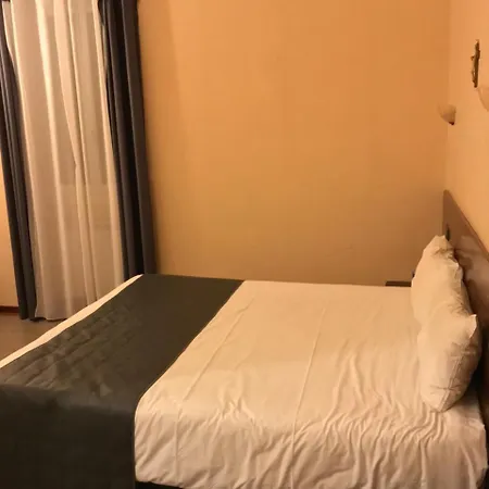 维苏韦沃酒店 卢德